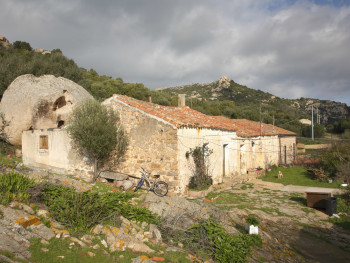 Stazzu MaltinedduLocalitài Maltineddu - Cumunu di lu PalauStazzu cun accultu la conca di granittu