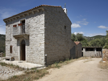 Palazzeddu di TaroniLocalitài Taroni - Cumunu di TeltiStazzu di Taroni, la casa cu l’ala posta tra mezzudì e lianti