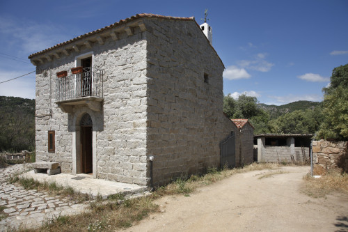 Palazzeddu di TaroniLocalitài Taroni - Cumunu di TeltiStazzu di Taroni, la casa cu l’ala posta tra mezzudì e lianti