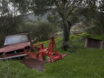 Centuintisetti RuiuLocalitài Pittorra - Cumunu di Lungoni  Stazzu Pittorra, vecchja Fiat e trasti di campagna posti a un latu