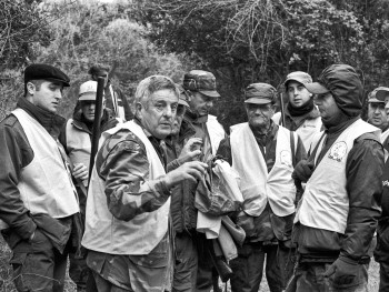 Capocaccia Località Cultisia - Comune di Luogosanto  Caccia grossa, “Compagnia La Cilata”, Il capo caccia spiega la battuta e “piazza le poste”