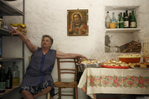 Capu Suprastanti Località Santa Reparata - Comune di Luogosanto  Festa campestre di Santa Reparata, Cucina, la Capo Socia da direttive per la preparazione dei tavoli