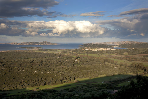 Niuloni 
Masconi, Pittorra - Comuni di Santa Teresa Gallura e Palau 
Panorama della bassa valle del Liscia. Barrabisa (frazione di Palau), Porto Puddu, Spargi, Corcelli, La Maddalena