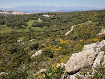 Isole gemelle 
Località Lu Nalboni - Comune di Santa Teresa Gallura
Stazzu Sterrithogghju.  Sullo sfondo Santa Teresa e la Corsica